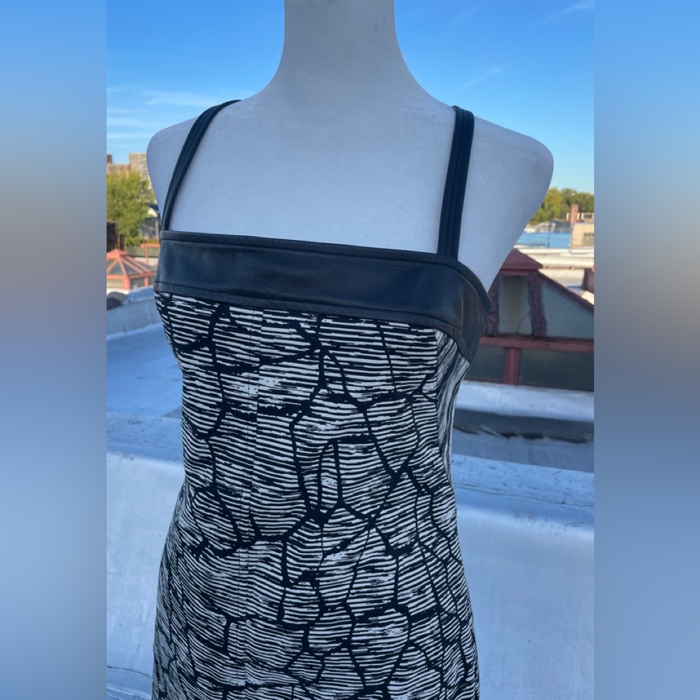 Abstract Patterned Midi Dress - Picture 2 of 6
